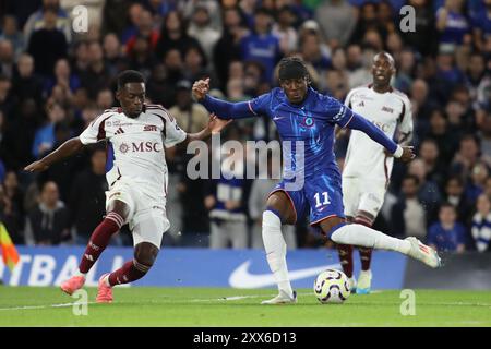 London, Großbritannien. August 2024. London, England, 22. August 2024: Noni Madueke (11 Chelsea) schießt während des UEFA Conference League-Spiels zwischen Chelsea und Servette an der Stamford Bridge in London, England (Alexander Canillas/SPP) auf das Tor. /Alamy Live News Stockfoto