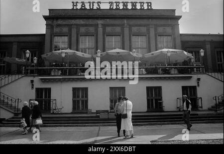 Deutschland, Berlin, 27. Juni 1991, Haus Zenner im Treptower Park, Ausflugsrestaurant, Europa Stockfoto