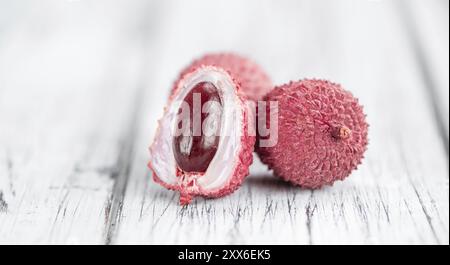 Portion frischer Litschi (Nahaufnahme, selektiver Fokus) Stockfoto