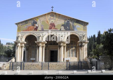 Die Kirche aller Nationen, auch bekannt als Basilika der Qualen. Es ist eine römisch-katholische Kirche auf dem Ölberg in Jerusalem. Stockfoto