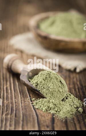 Stevia Pulver auf einem alten Holztisch (Nahaufnahme) Stockfoto