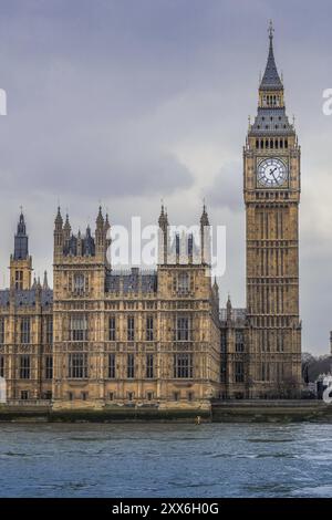 Big Ben und Westminster an einem regnerischen, nebeligen Tag Stockfoto