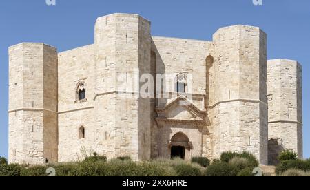 Castel del Monte liegt auf einem einsamen Hügel in der südostitalienischen Region Apulien bei Andria in der Provinz Bari. Stockfoto