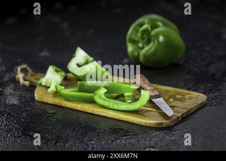 Paprika (grün) auf einem vintage Suche schiefer Tafel (selektive Fokus) Stockfoto