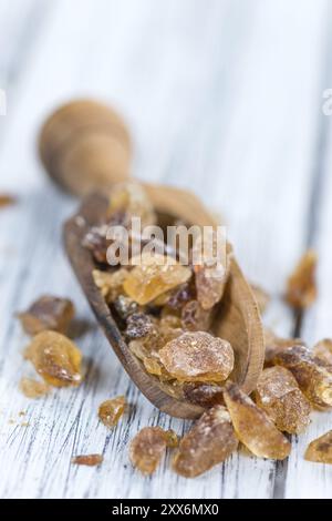 Teil der braune Kandiszucker als detaillierte Nahaufnahme (selektive Fokus) Stockfoto