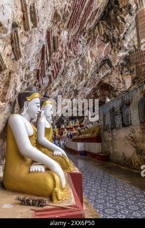 Buddha Statuen an der berühmten Kaw Goon Höhle Stockfoto