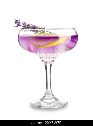 Glas frischer Lavendellimonade mit Blumen auf weißem Hintergrund Stockfoto