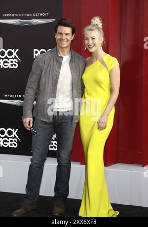 HOLLYWOOD, KALIFORNIEN, 08. JUNI 2012: Tom Cruise und Julianne Hough bei der Premiere von „Rock of Ages“ in Los Angeles im Grauman's Chinese Theatre in Hol Stockfoto