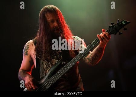 Porto, Portugal. August 2024. Mike DeLeon von der amerikanischen Heavy-Metal-Band Soufly tritt am 2. Tag des Musikfestivals Vilar de Mouros auf, das vom 21. Bis 24. August 2024 im Norden Portugals stattfindet. (Foto: Diogo Baptista/SOPA Images/SIPA USA) Credit: SIPA USA/Alamy Live News Stockfoto