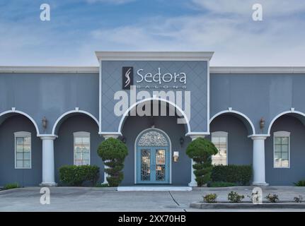 Houston, Texas, USA 08-11-2024: Außenfassade von Sedora Salons. Stockfoto