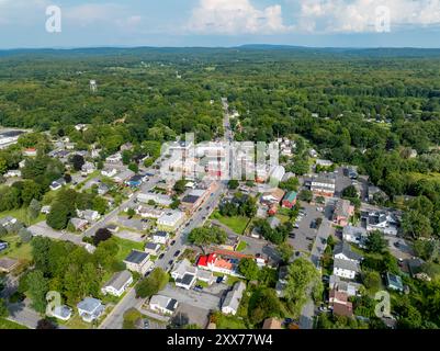 14. August 2024, sonniger Nachmittag Sommer Luftaufnahme der Gegend um Red Hook, NY, USA Stockfoto