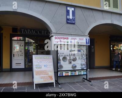 San Pellegrino gewinnt 5 Millionen Euro mit 20 Euro Rubbelkarten in einem Lotteriegeschäft im Stadtzentrum. Stockfoto