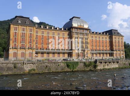 San Pellegrino gewinnt 5 Millionen Euro mit 20 Euro Rubbelkarten in einem Lotteriegeschäft im Stadtzentrum. Stockfoto