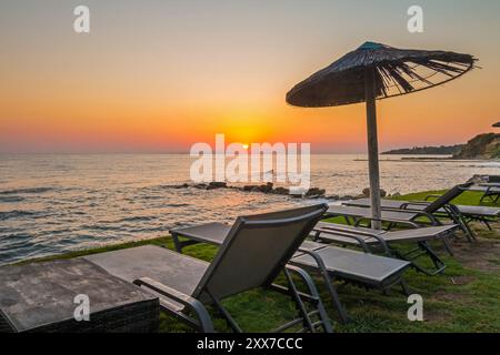 Fantastischer Sonnenaufgang auf der Insel Zakynhtos Stockfoto