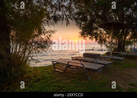 Fantastischer Sonnenaufgang auf der Insel Zakynhtos Stockfoto