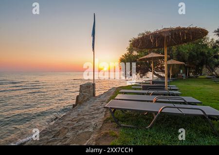 Fantastischer Sonnenaufgang auf der Insel Zakynhtos Stockfoto