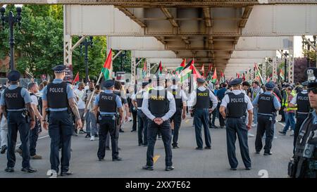 Null, Null, Null. August 2024. Larry Snelling, Superintendent des Chicagoer Polizeidezernats, überwacht die Demonstranten, um sicherzustellen, dass die Deeskalationsbemühungen rechtzeitig nicht umgesetzt werden. (Credit Image: © Paul Winner/ZUMA Press Wire) NUR REDAKTIONELLE VERWENDUNG! Nicht für kommerzielle ZWECKE! Stockfoto