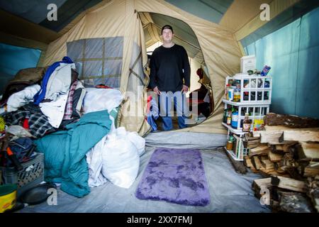 Die Zeltstadt in Lakewood, NJ, hat rund 70 Einwohner. Aus allen Gesellschaftsschichten leben die Bewohner am Rande und versuchen mit Spenden, allen Ansprüchen und Einfallsreichtum zuzuzuzuzuzukommen. Stockfoto