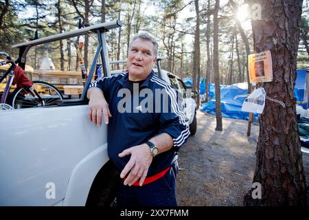 Die Zeltstadt in Lakewood, NJ, hat rund 70 Einwohner. Aus allen Gesellschaftsschichten leben die Bewohner am Rande und versuchen mit Spenden, allen Ansprüchen und Einfallsreichtum zuzuzuzuzuzukommen. Stockfoto