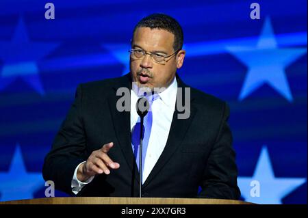 Chicago, Usa. August 2024. KEINE tägliche Post. KEINE New York oder New Jersey Zeitungen oder Zeitungen im Umkreis von 75 Meilen um New York City.) - Generalstaatsanwalt Keith Ellison (Demokrat von Minnesota) kommentiert am Mittwoch, den 21. August 2024 im United Center in Chicago, IL, USA. 2024. das Thema der dritten Nacht lautet „Ein Kampf für unsere Freiheiten“. Foto: Ron Sachs/CNP/ABACAPRESS. COM Credit: Abaca Press/Alamy Live News Stockfoto