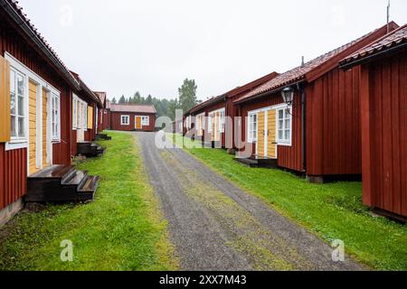 Die Kirchenstadt Lövånger ist eine Kirchenstadt aus dem 17. Jahrhundert in Lövånger, Gemeinde Skellefteå. Heute werden die Kirchenhütten als Jugendherbergen genutzt. Stockfoto
