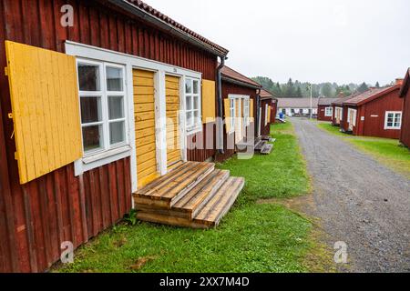 Die Kirchenstadt Lövånger ist eine Kirchenstadt aus dem 17. Jahrhundert in Lövånger, Gemeinde Skellefteå. Heute werden die Kirchenhütten als Jugendherbergen genutzt. Stockfoto