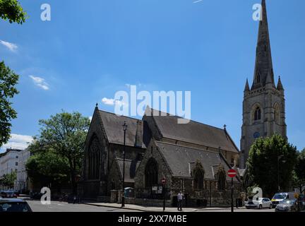 London - 06 14 2022: Blick auf die anglikanische Kirche St. Gabriel Stockfoto