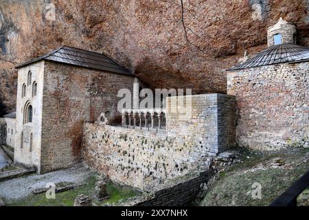 Real Monasterio de San Juan de la Peña (romanisch, 10.-12. Jahrhundert). Botaya, Provinz Huesca, Aragon, Spanien. Stockfoto