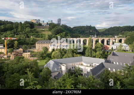 Ein Panoramablick auf die Stadt Luxemburg von den Mauern der Befestigungsanlagen Stockfoto