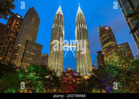 11. Januar 2023: petronas Twin Towers, die höchsten Gebäude in Kuala Lumpur, malaysia und die höchsten Zwillingstürme der Welt. Die Bauarbeiten begannen Stockfoto