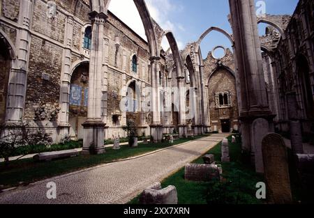 „Convento carmelita de Nossa Senhora do Vencimento do Carmo“ (gotischer Stil, erbaut 1393-1423 und durch das Erdbeben von 1755 abgerissen). Lissabon. Portugiesisch Stockfoto