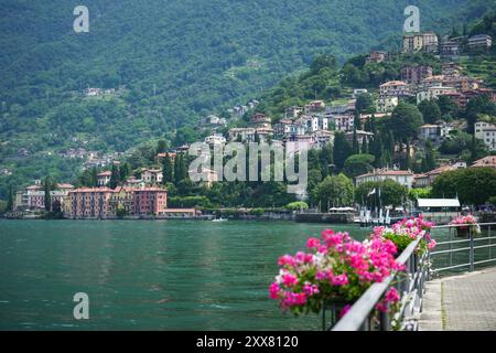 Comer See und die Stadt Bellano Stockfoto