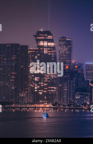 Skyline der Stadt bei Nacht miami Florida Downtown Brickell Stockfoto