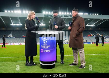 Newcastle, Großbritannien. Dezember 2023. Laura Woods Fernsehmoderatorin, ehemaliger Fußballspieler und Fernsehexperte Rio Ferdinand und ehemaliger Fußballspieler, Fernsehexpertin und Moderator Jermaine Jenas während des Spiels Newcastle United FC gegen AC Milan UEFA Champions League Gruppe F in St. James' Park, Newcastle, Vereinigtes Königreich am 13. Dezember 2023 Credit: Every Second Media/Alamy Live News Stockfoto