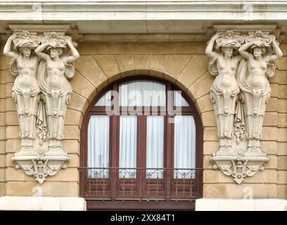 Architektonische Details des Teatro Arriaga Opernhauses, das 1985 nach der Zerstörung durch Überschwemmungen im Jahr 1985 in Bilbao Baskenland Euskadi Spanien wiederaufgebaut wurde Stockfoto