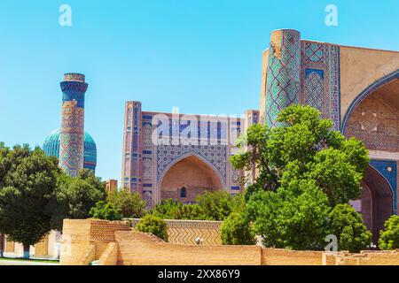 Blick auf die große Moschee von Bibi-Khanum (Bibi-Khanym). Samarkand, Usbekistan - 21. Juni 2024 Stockfoto