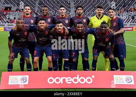 AL-DUHAIL SC - UMM SALAL SC-OOREDOO STARS LEAGUE QATAR Al-Duhail SC Spieler posieren für ein Teamfoto vor dem Spiel der Ooredoo Qatar Stars League 24/25 zwischen Al-Duhail SC und Umm Salal SC am 22. August 2024 im Khalifa International Stadium in Doha, Katar. DOHA Katar Copyright: XNOUSHADx Stockfoto