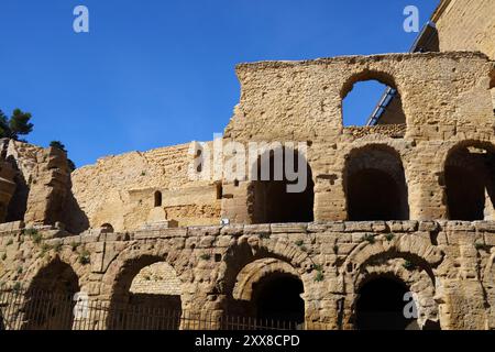 Orange Stadt in der Provence, Frankreich. UNESCO-Weltkulturerbe - altes römisches Amphitheater. Stockfoto