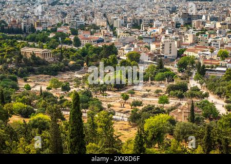 Grèce, Athènes, Ascension de l'acropole, avec vue sur la ville, Théâtre de Dionysos, l'ancien Temple d'Athéna et le Parthénon en travaux Stockfoto