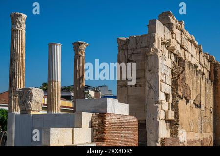 Griechenland, Athen, Hadrian's Library, manchmal auch „Bibliothek der hundert Säulen“ genannt, war eine große Bibliothek auf der römischen Agora im antiken Athen, von der heute noch imposante Ruinen erhalten sind. Stockfoto