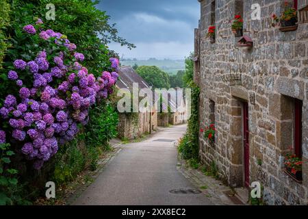 Frankreich, Finistere, Locronan, beschriftet mit Les Plus Beaux Villages de France (die schönsten Dörfer Frankreichs), traditionelle Steinhäuser Stockfoto