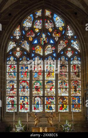 Frankreich, Finistere, Locronan, beschriftet mit Les Plus Beaux Villages de France (die schönsten Dörfer Frankreichs), Kirche Saint Ronan aus dem 15. Jahrhundert, Buntglasfenster aus dem 15. Jahrhundert mit Szenen der Passion Christi Stockfoto