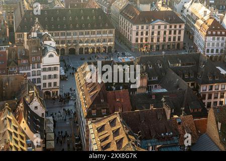 Frankreich, Unterrhein, Straßburg, Altstadt, die zum UNESCO-Weltkulturerbe gehört, Blick auf die Altstadt von der Panoramaplattform der Kathedrale Notre-Dame Stockfoto