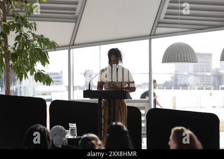 Khaleb Brooks hält eine inspirierende Siegerrede Stockfoto