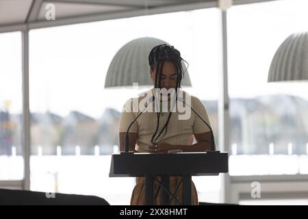 Khaleb Brooks hält eine inspirierende Siegerrede Stockfoto