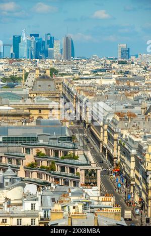 Frankreich, Paris, Blick auf die Dächer von Paris, Rue de Rivoli und das Viertel La Defense von der Tour Saint Jacques Stockfoto