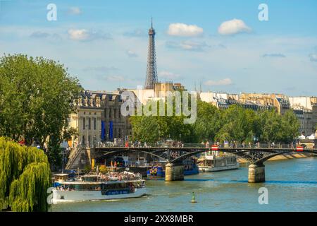 Frankreich, Paris, die Ufer der seine, die zum UNESCO-Weltkulturerbe gehören, der Eiffelturm und das Tor der Künste Stockfoto