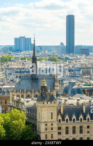 Frankreich, Paris, Chatelet Viertel, Sainte Chapelle und Montparnasse Turm von der Spitze des Saint Jacques Turms Stockfoto