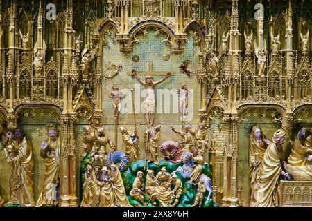 Frankreich, Cote d'Or, Dijon, von der UNESCO zum Weltkulturerbe erklärt, Musee des Beaux Arts (Museum der Schönen Künste) im ehemaligen Palast der Herzöge von Burgund, die Altarbilder des Charthauses von Champmol, Altarbild der Kreuzigung des 14. Jahrhunderts Stockfoto