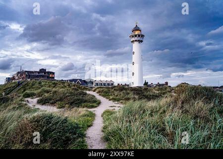 Egmond aan Zee, Niederlande. Van Speijk Leuchtturm, Wahrzeichen der Stadt Egmond in Nordholland Stockfoto